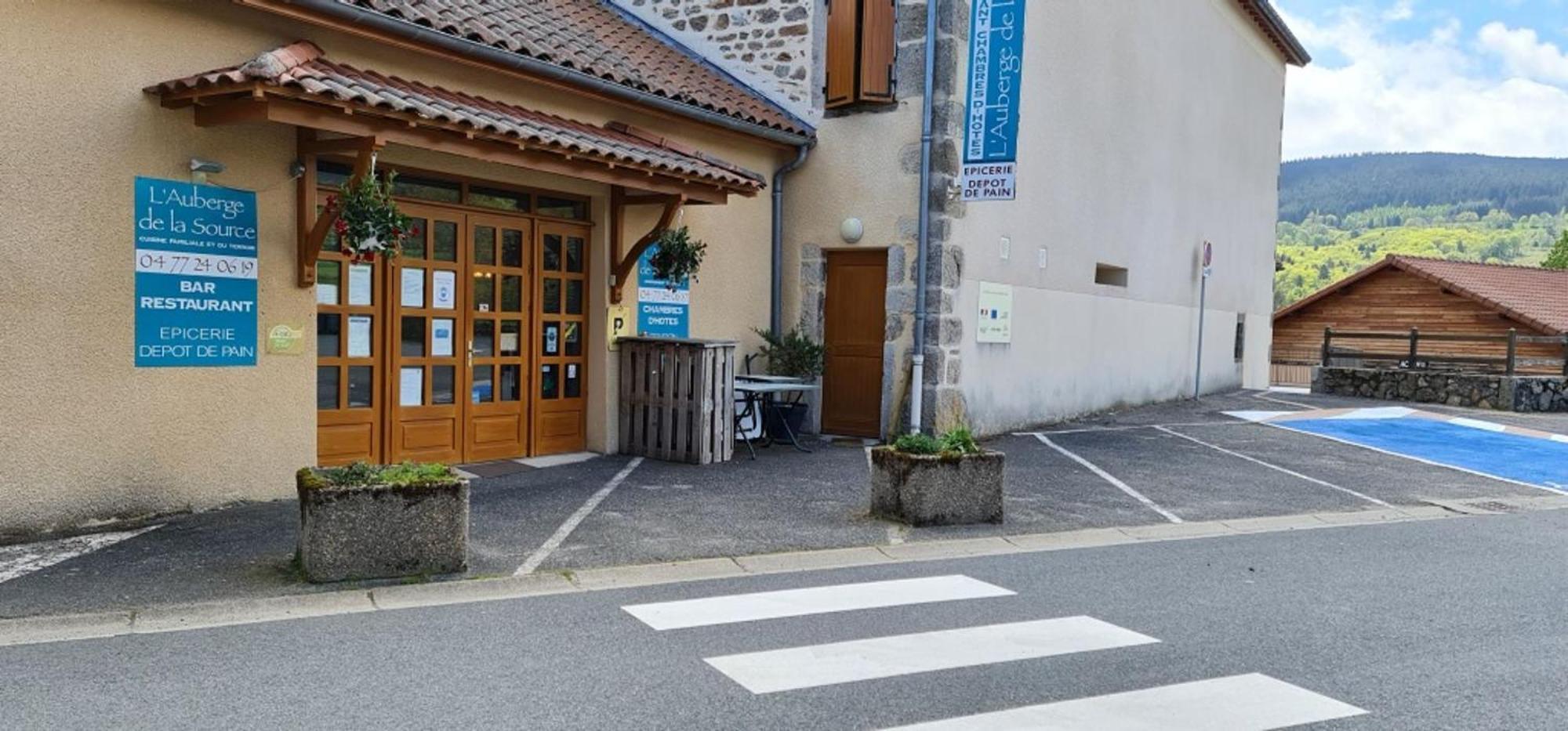L'Auberge De La Source La Valla-sur-Rochefort Екстериор снимка
