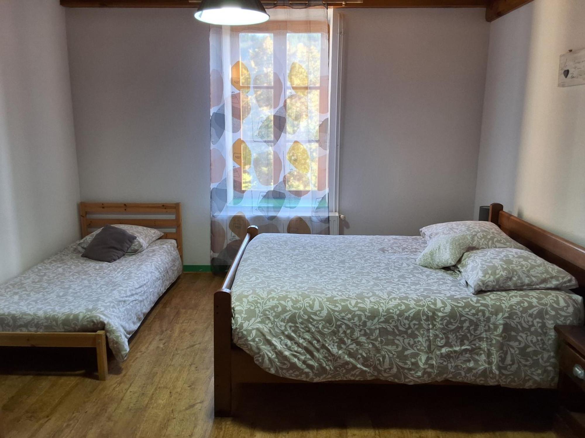 L'Auberge De La Source La Valla-sur-Rochefort Екстериор снимка